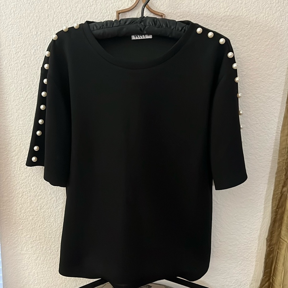 Pearl detailed black shirt. So gorgeous.